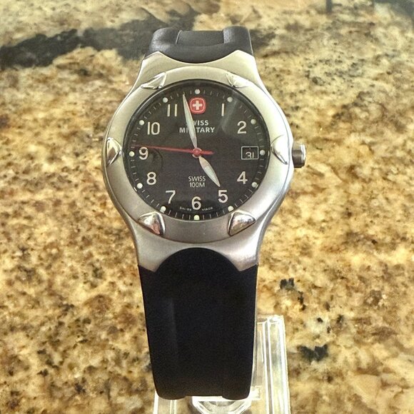 Vintage  2001 Swiss Military Men’s The Genuine100M Diver Swiss Made Silver Black - Picture 3 of 9